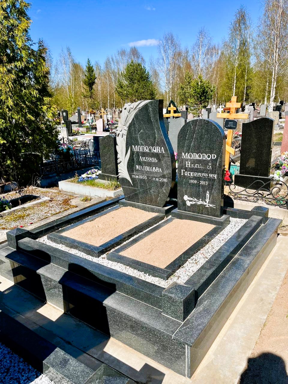 Памятники на семейное захоронение 