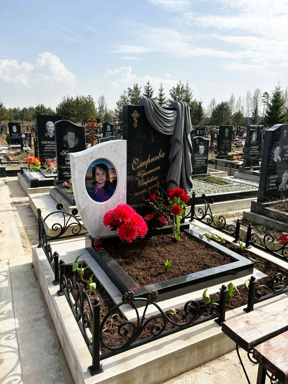Комбинированный памятник
