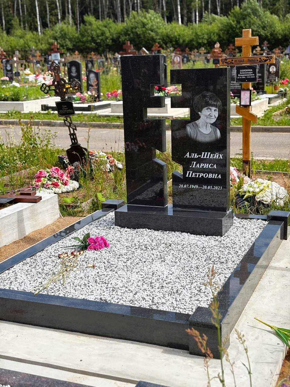 Памятник крест на просвет