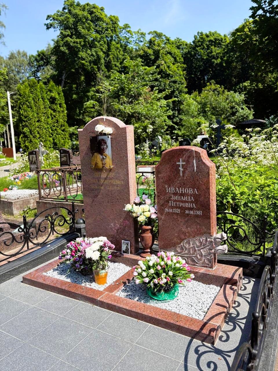 Памятники для семьи