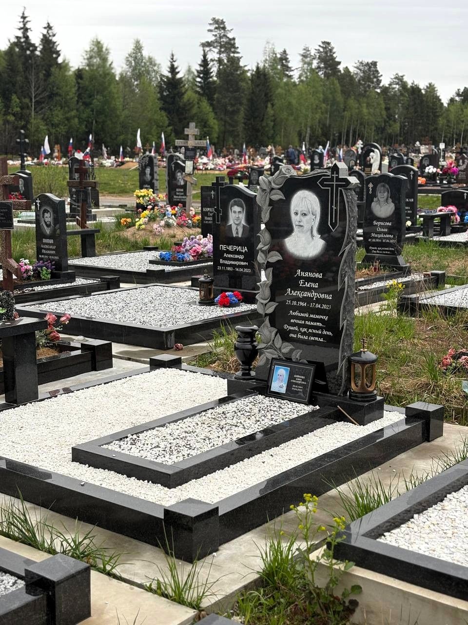Гранитный памятник
