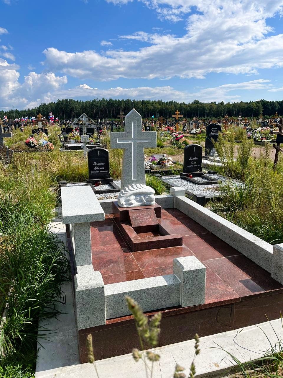 Мемориал с крестом