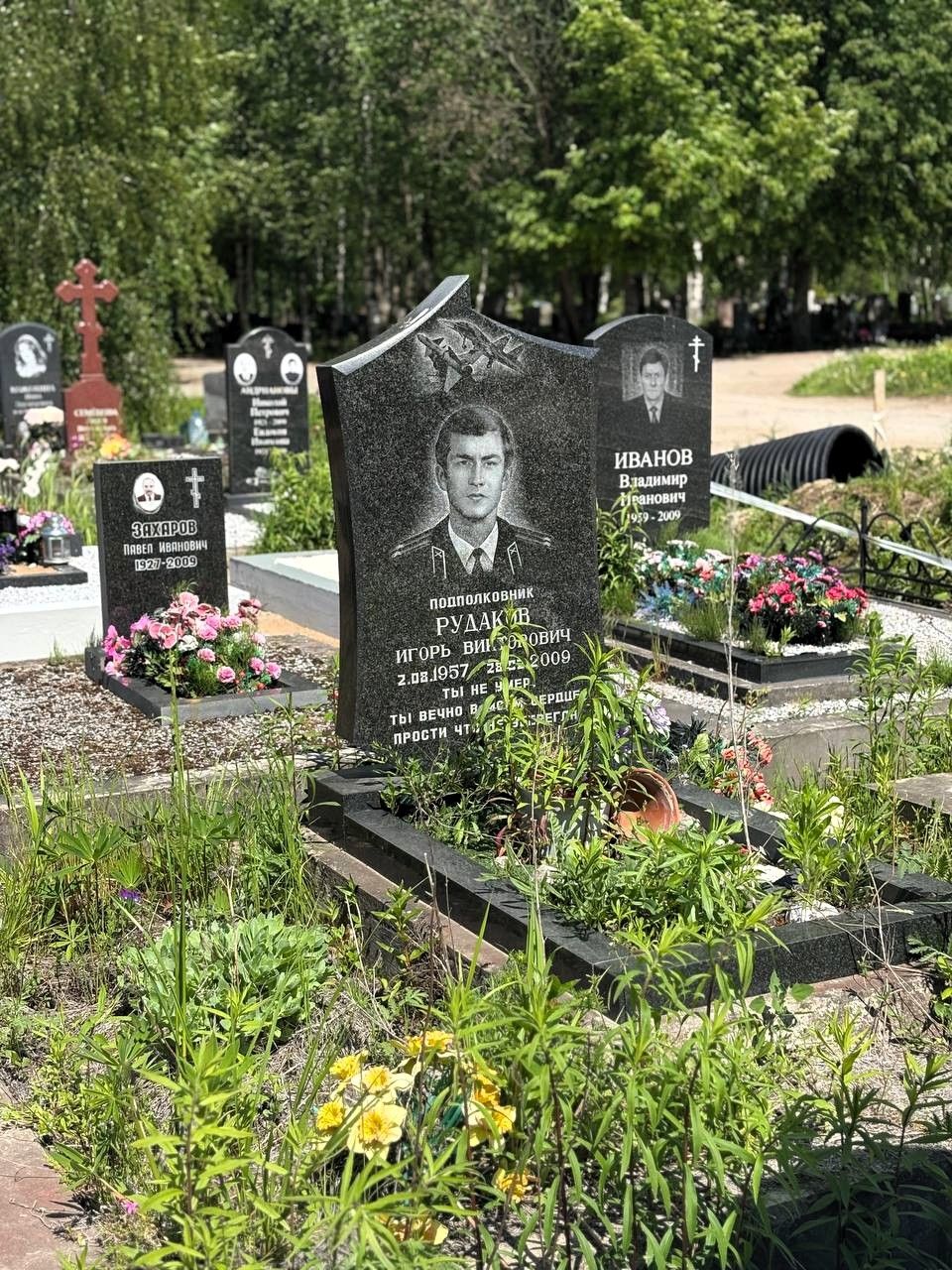 Гранитный памятник
