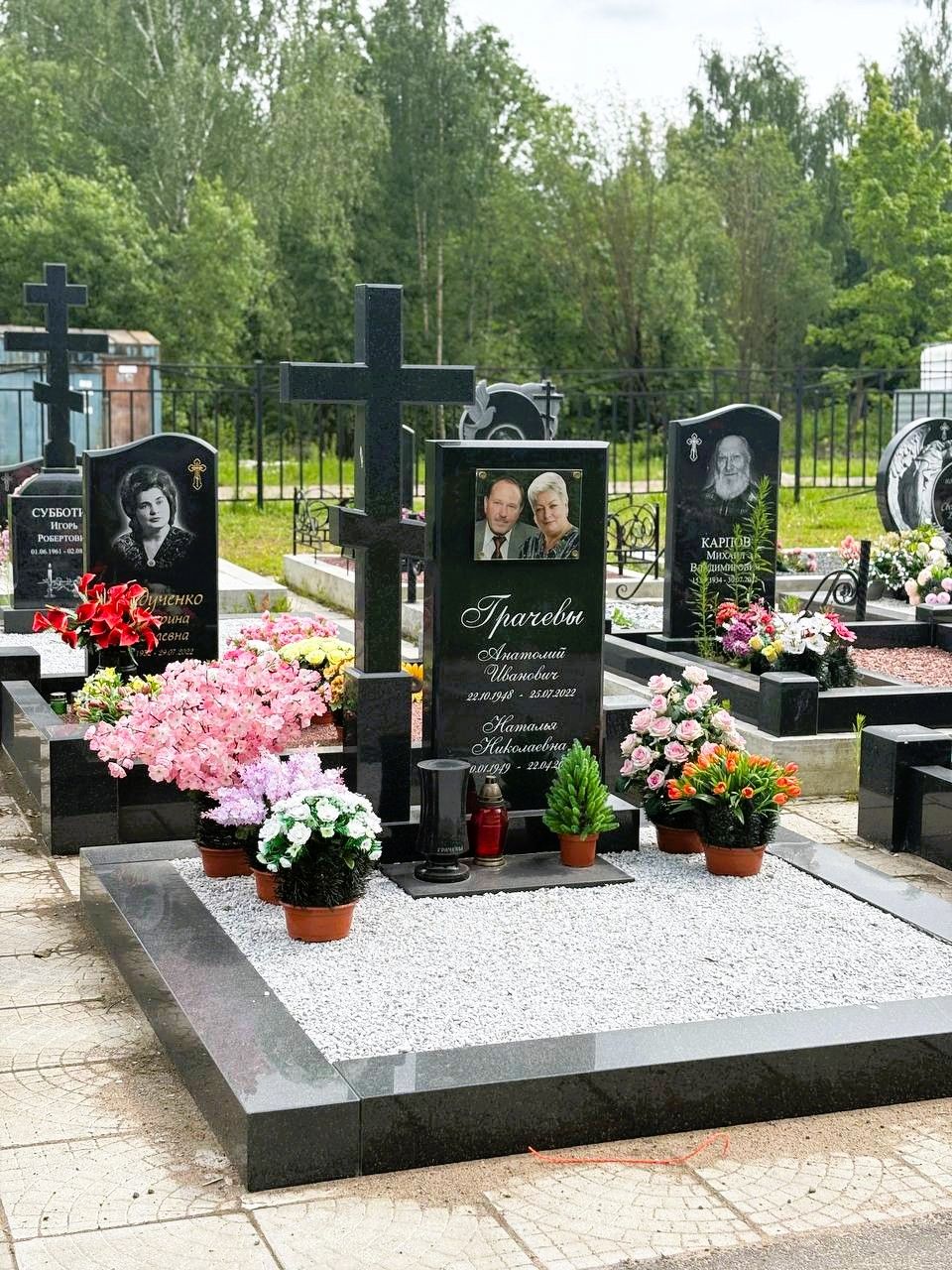 Семейный комплекс с крестом