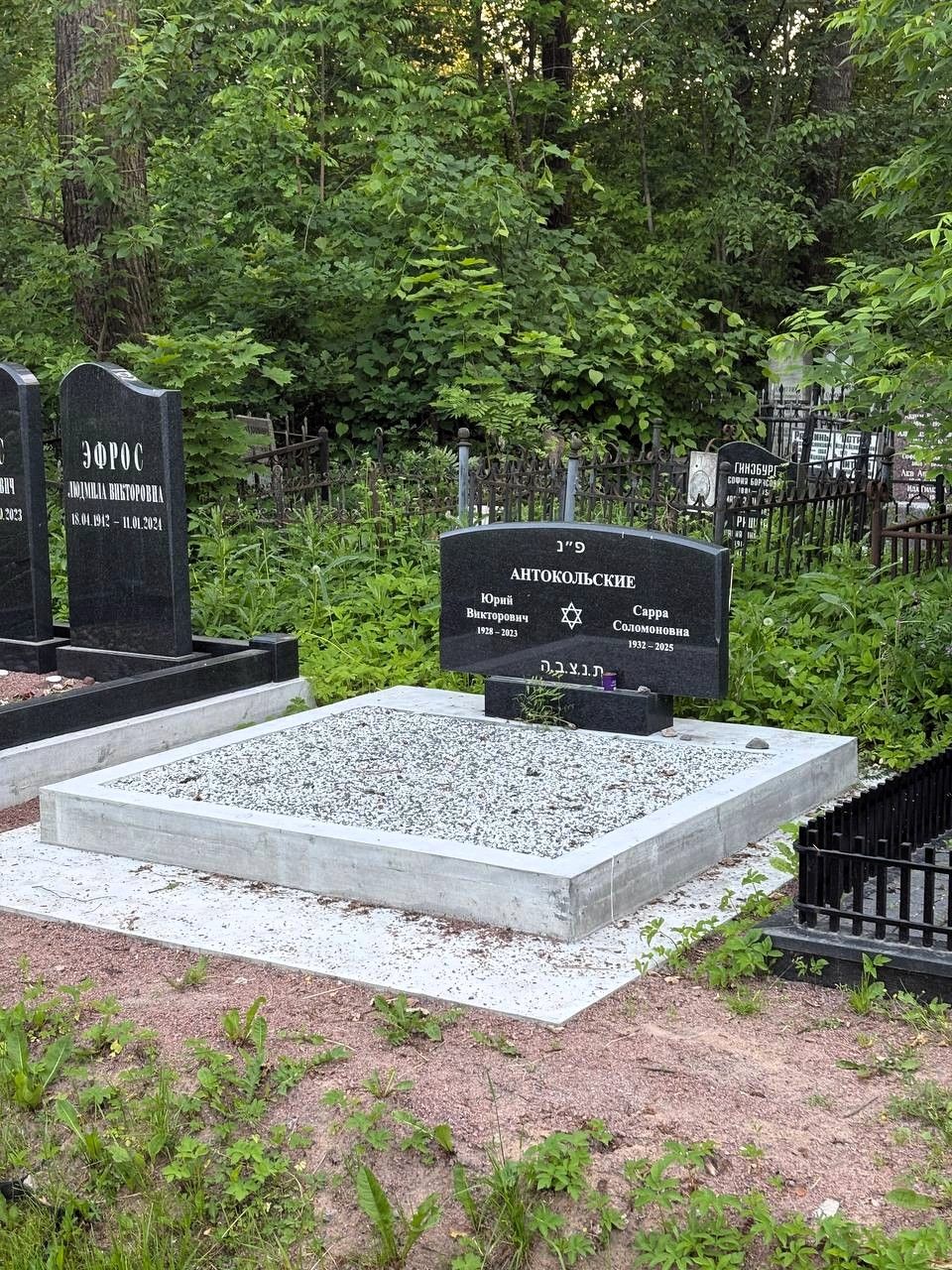 Двойной памятник