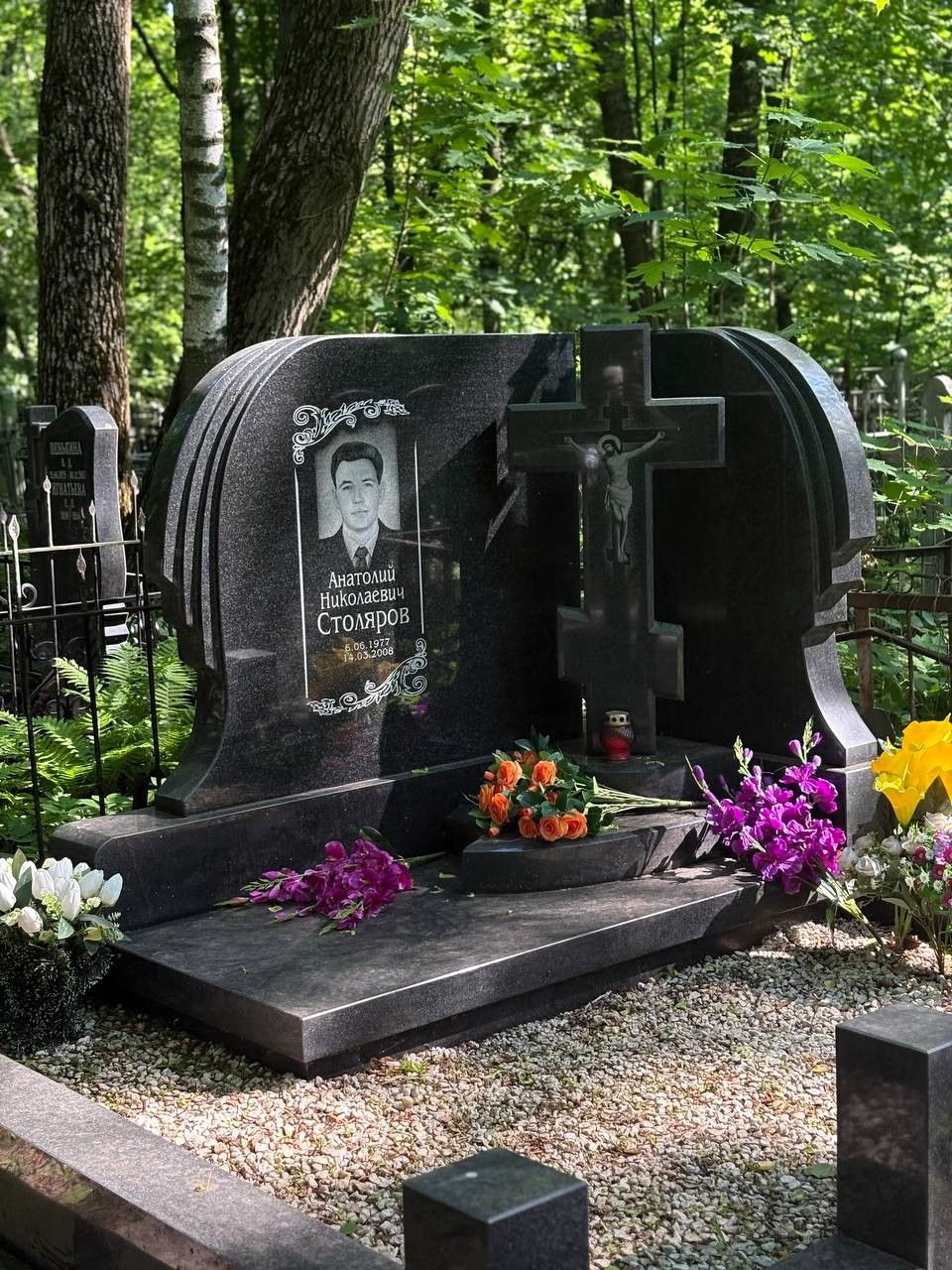 Угловой гранитный комплекс