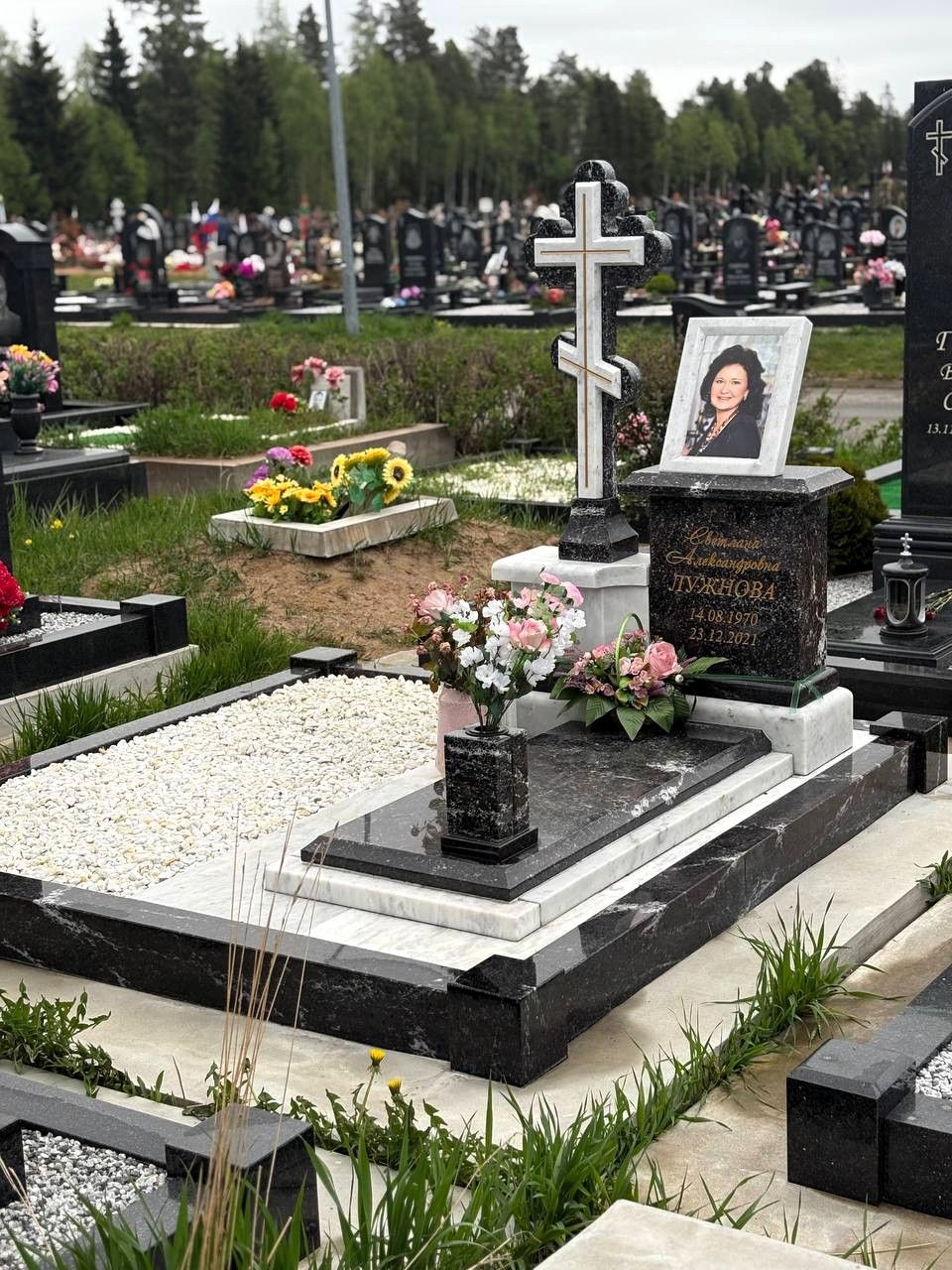 Гранитный памятник