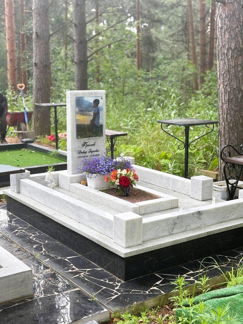 Детский мемориальный комплекс из мрамора
