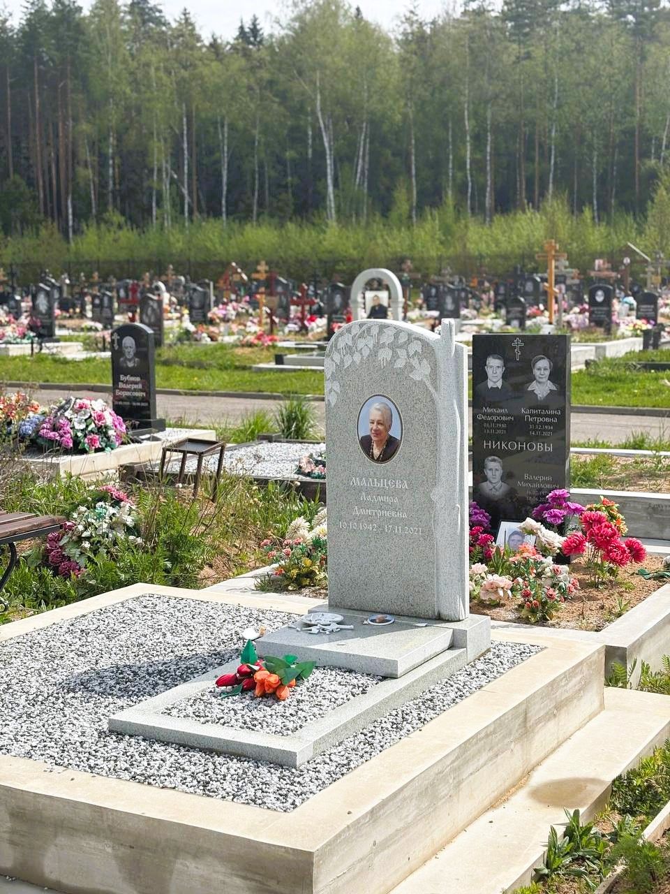 Гранитный памятник