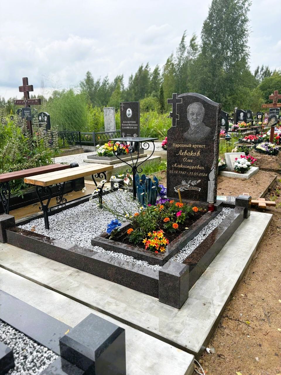 Памятник из гранита