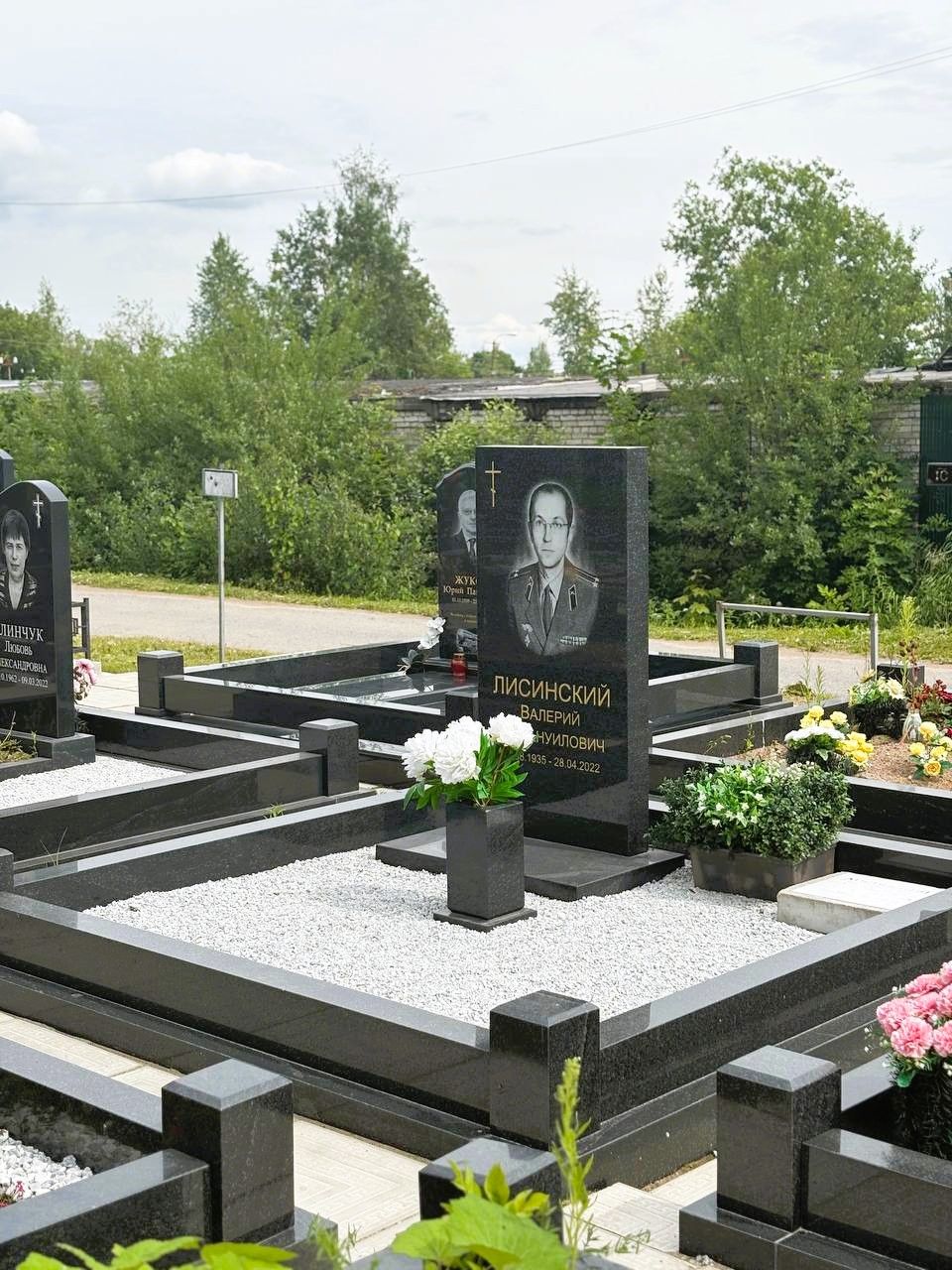 Гранитный памятник