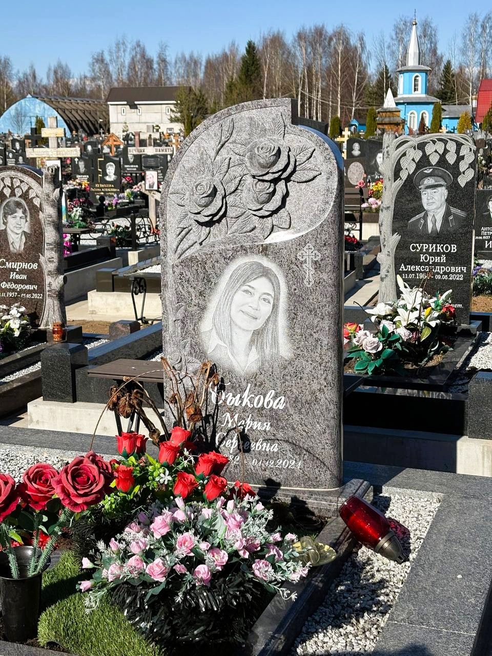 Памятник с орнаментом