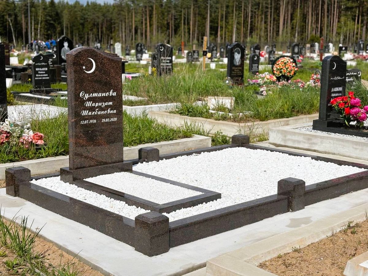 Мусульманский комплекс из гранита