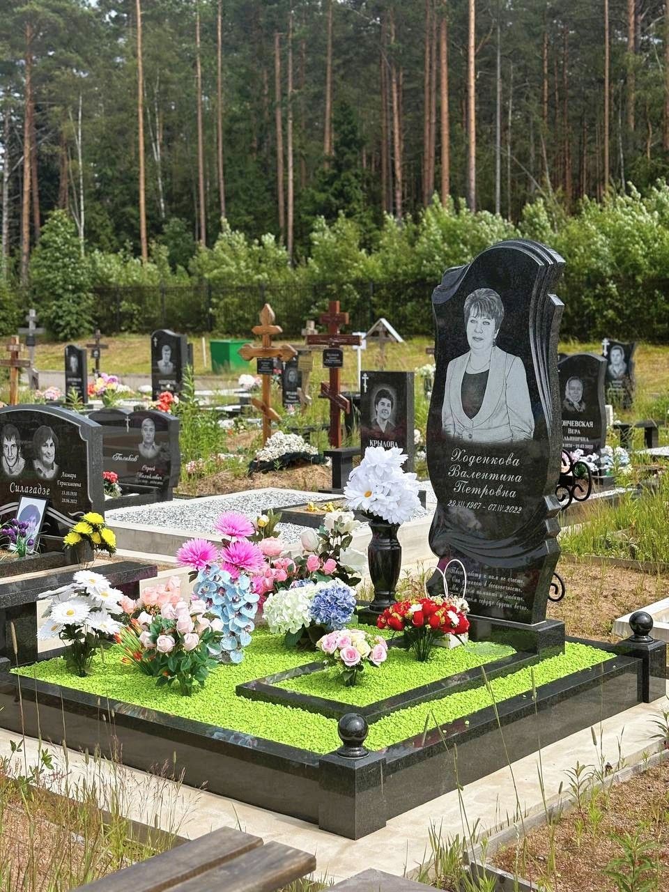 Фигурный гранитный памятник