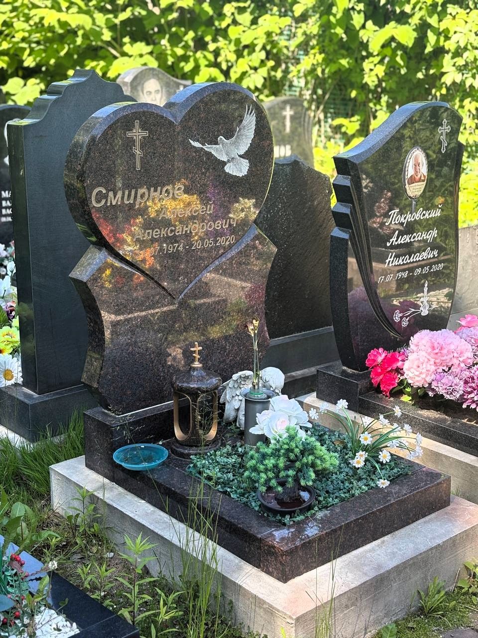 Памятник с сердцем