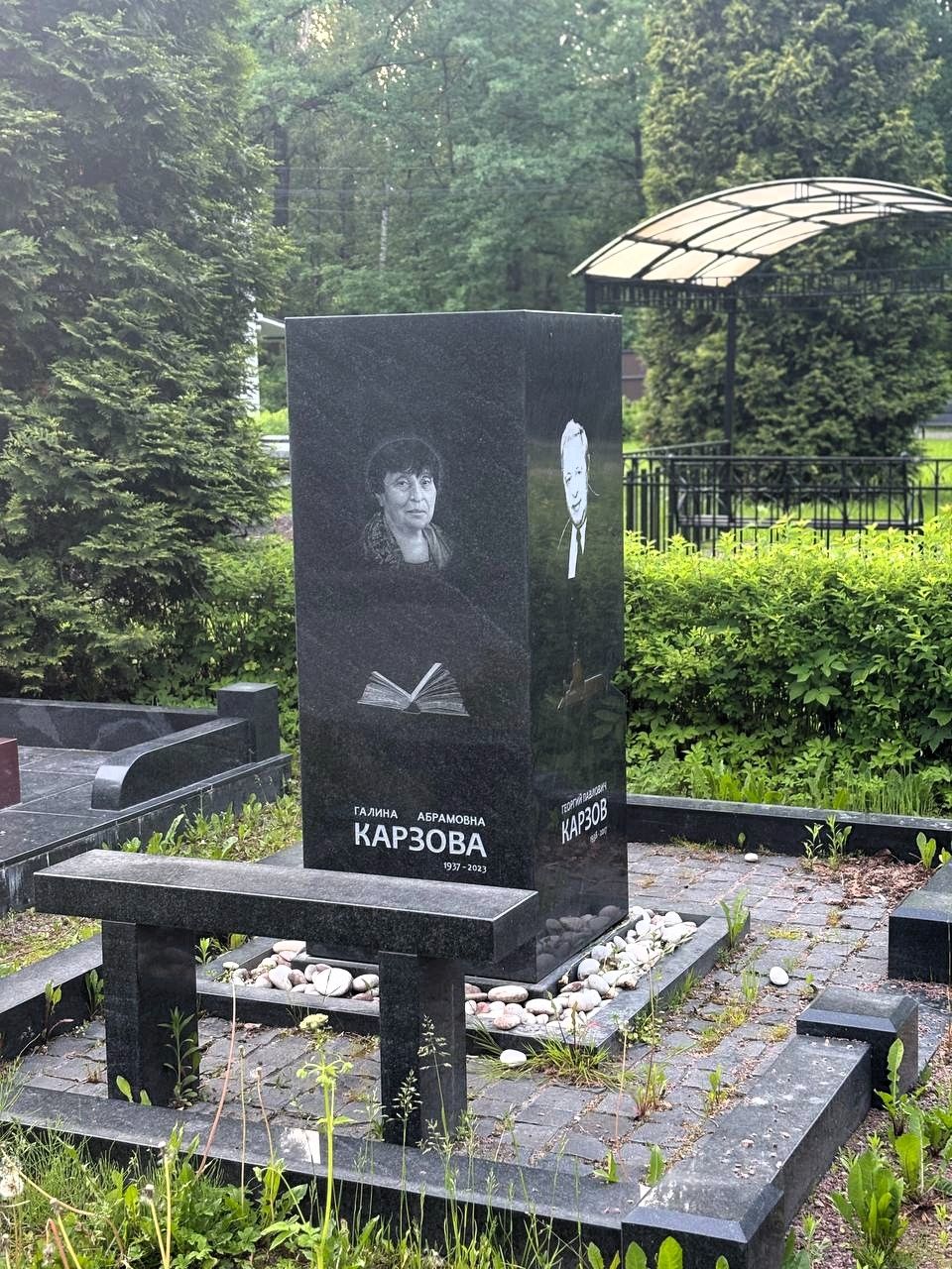 Мемориальная стела кубическая