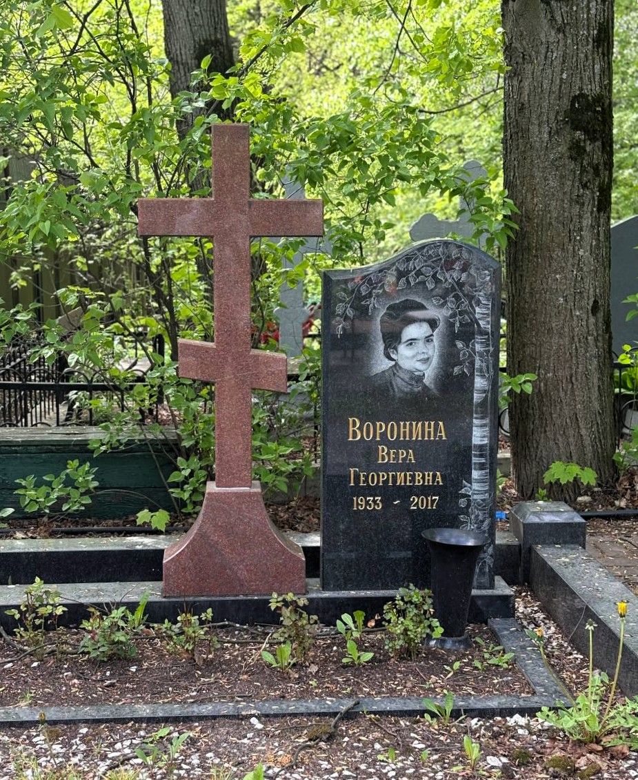 Комбинированный памятник с крестом